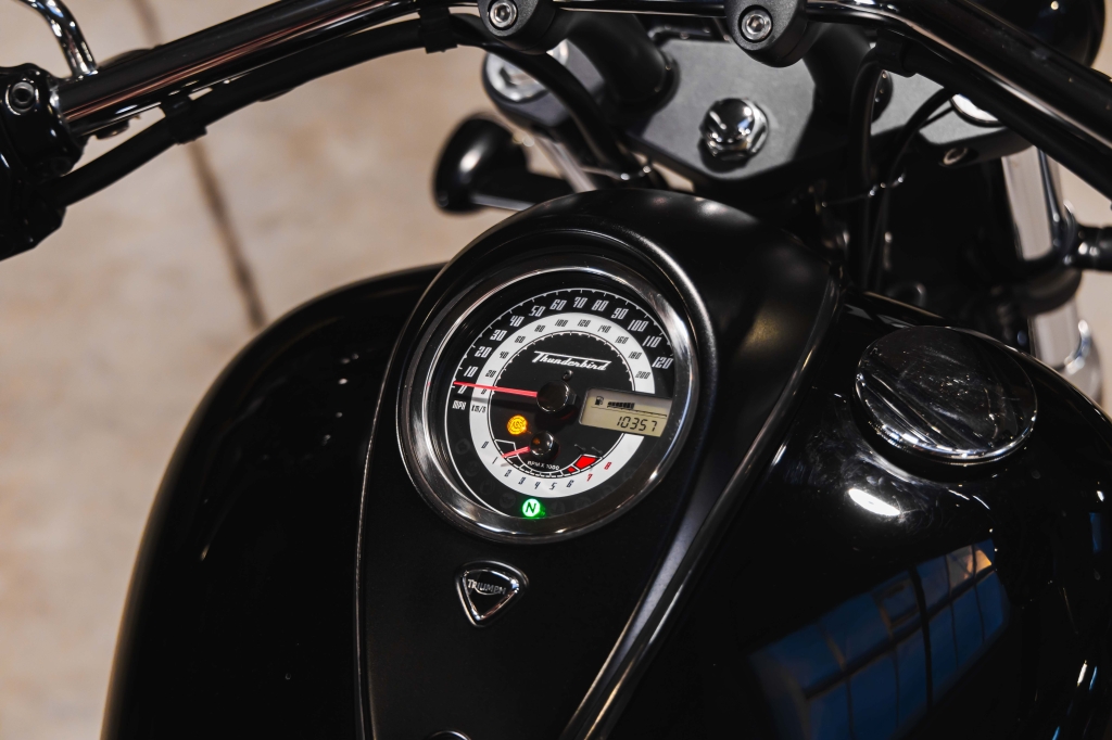 Triumph Thunderbird 1700 2016 фото 15