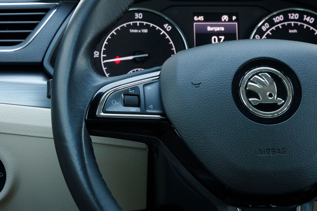 Skoda Superb 2017 фото 10