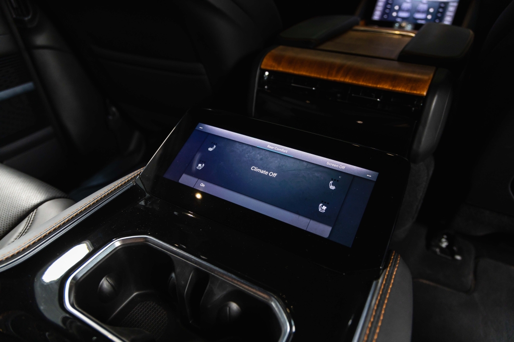 Jeep Grand Wagoneer 2022 фото Jeep Grand Wagoneer 2022 фото 44