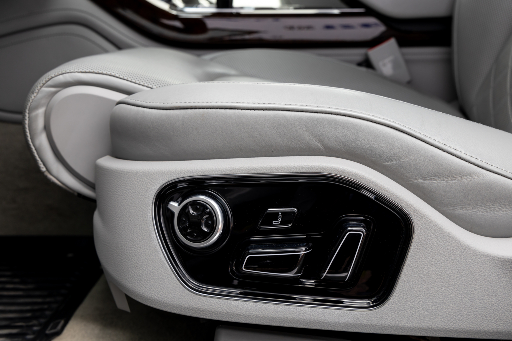 Audi A8 2014 photo 33