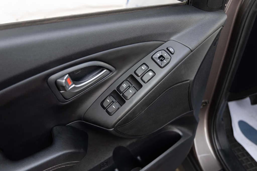 Hyundai ix35 2014 photo 11