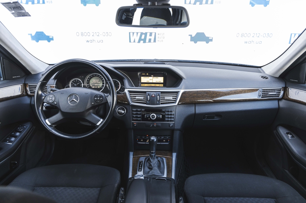 Mercedes-Benz E-Class 2010 photo 34
