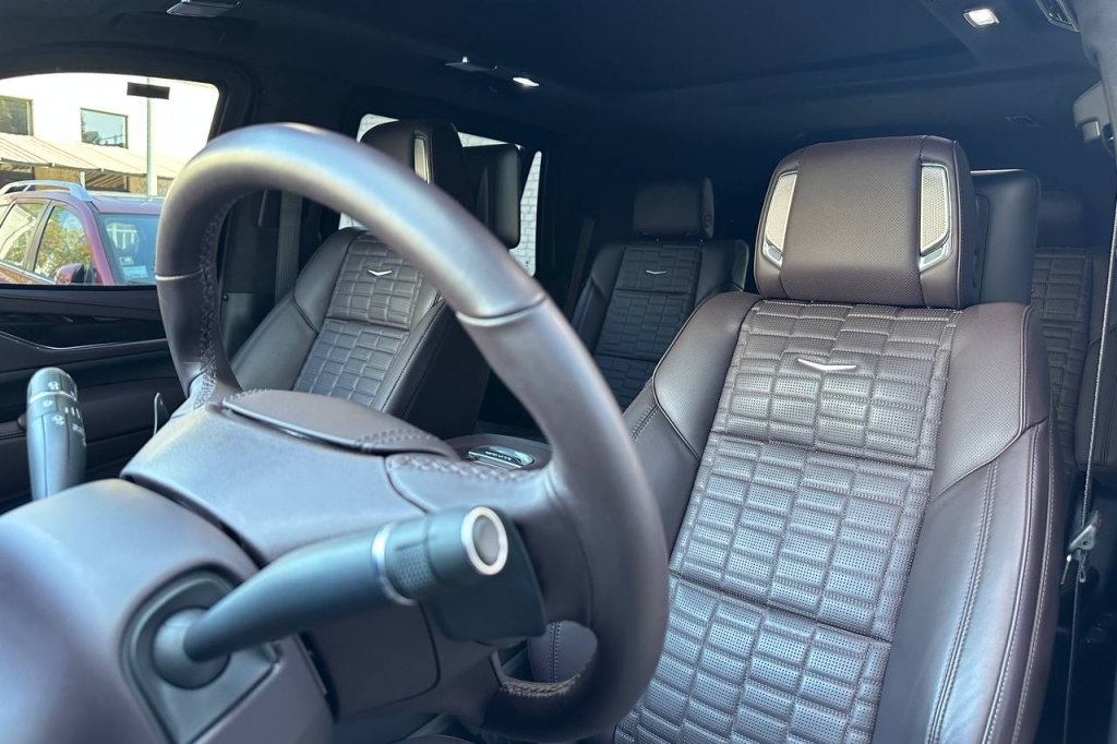 Cadillac Escalade Platinum 4WD 2022 фото Cadillac Escalade Platinum 4WD 2022 фото 17