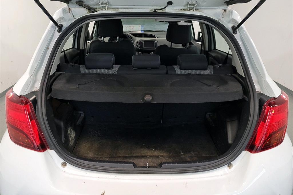 Toyota Yaris 2016 фото 7