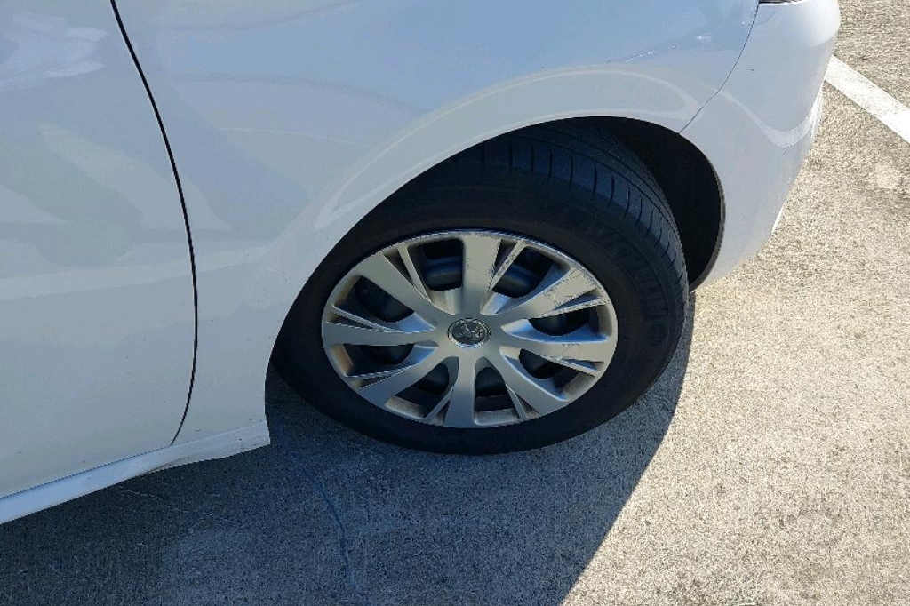 Peugeot 208 2017 фото 13