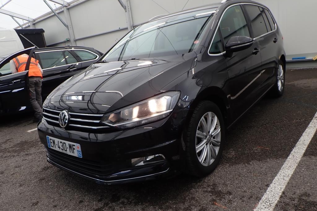 Volkswagen Touran 2017 photo 2