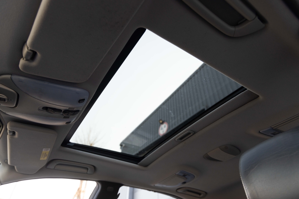 Mercedes-Benz S-Class S500L 2003 photo 27