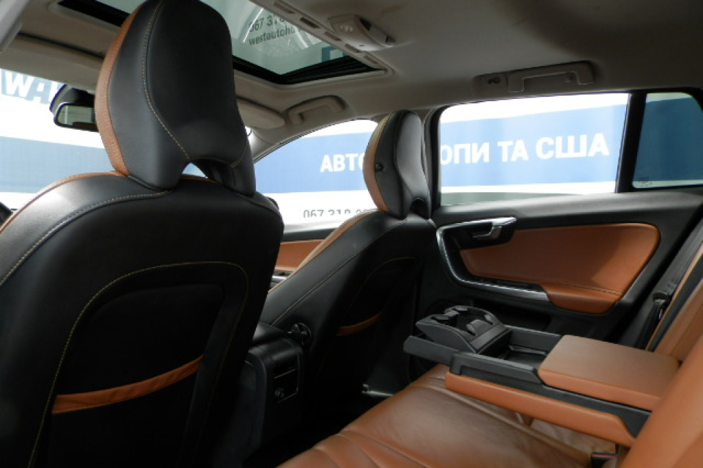 Volvo V60 2012 фото 17