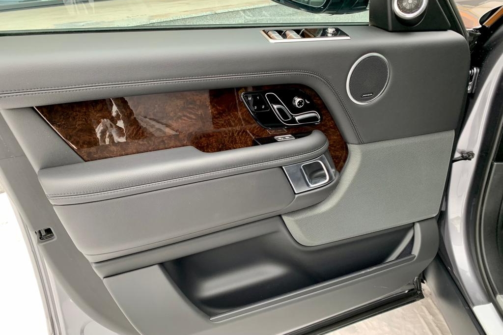 Land Rover Range Rover 2020 photo 16