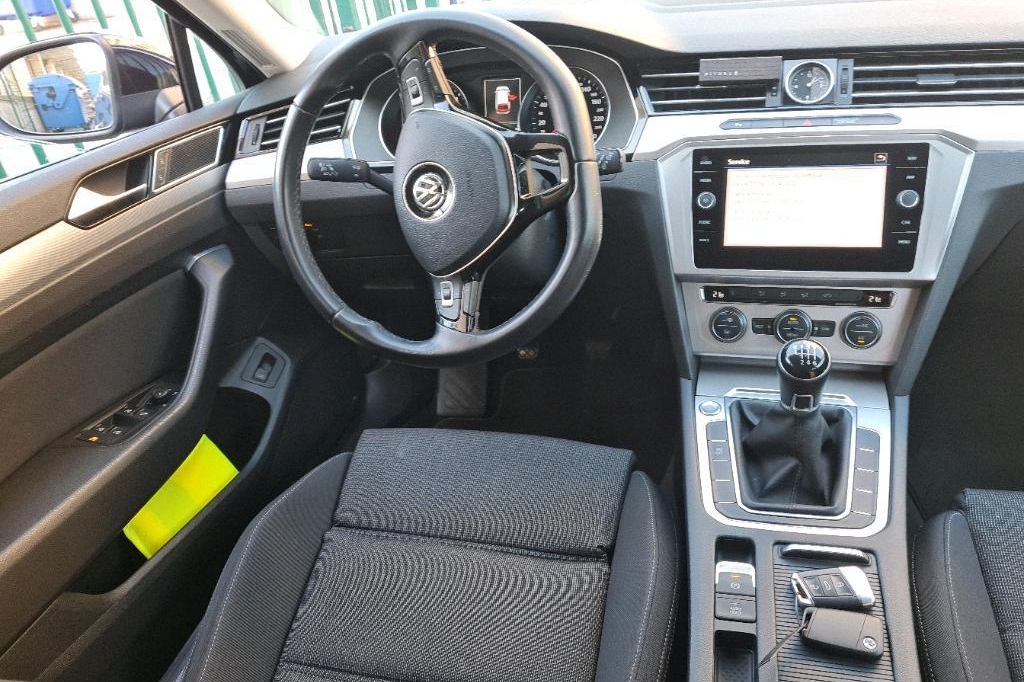 Volkswagen Passat Variant 2018 photo 2