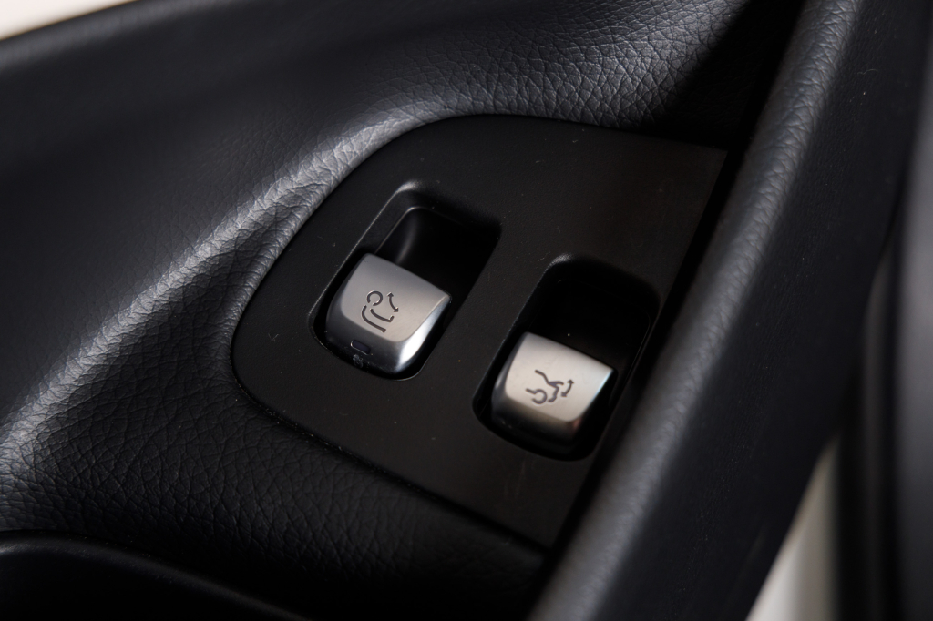 Mercedes-Benz E 200 4Matic AMG Line photo 29