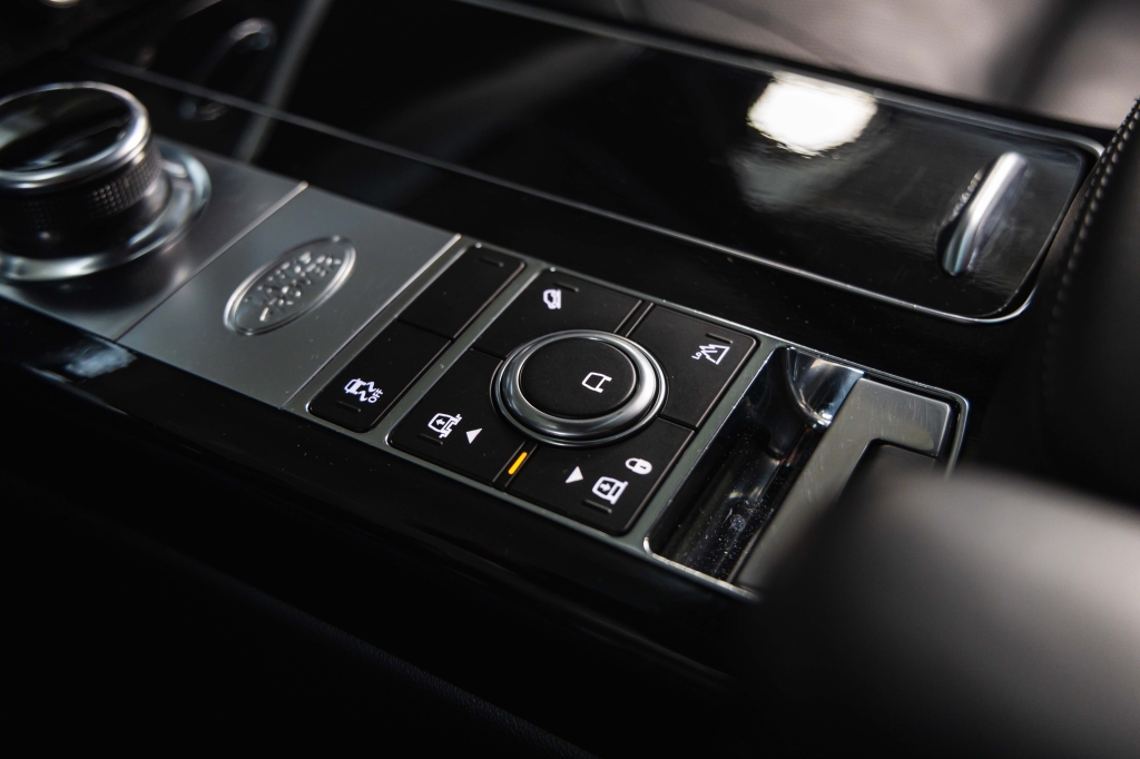 Land Rover Range Rover 2018 фото Land Rover Range Rover 2018 фото 31