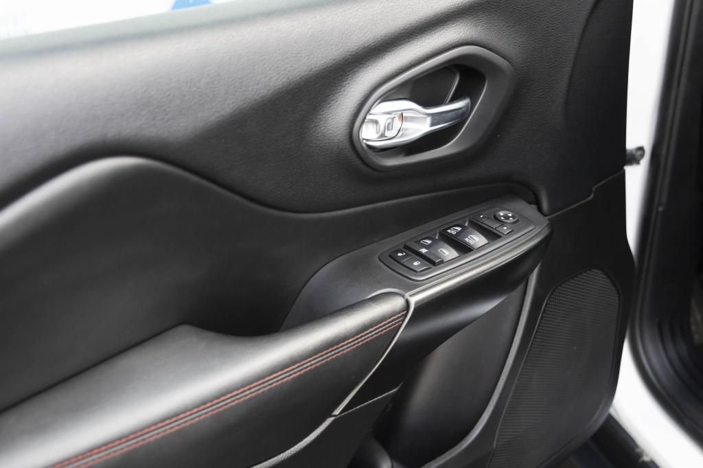 Jeep Cherokee Trailhawk Trail Rated 2019 фото 12