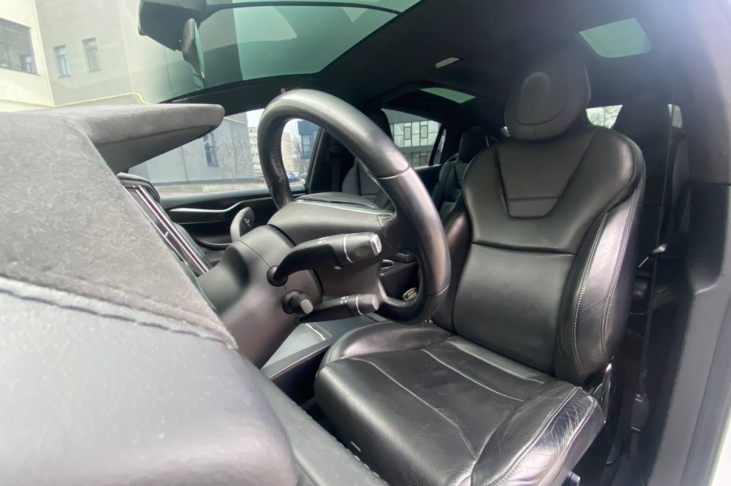 Tesla Model X 90D 2016 фото 9