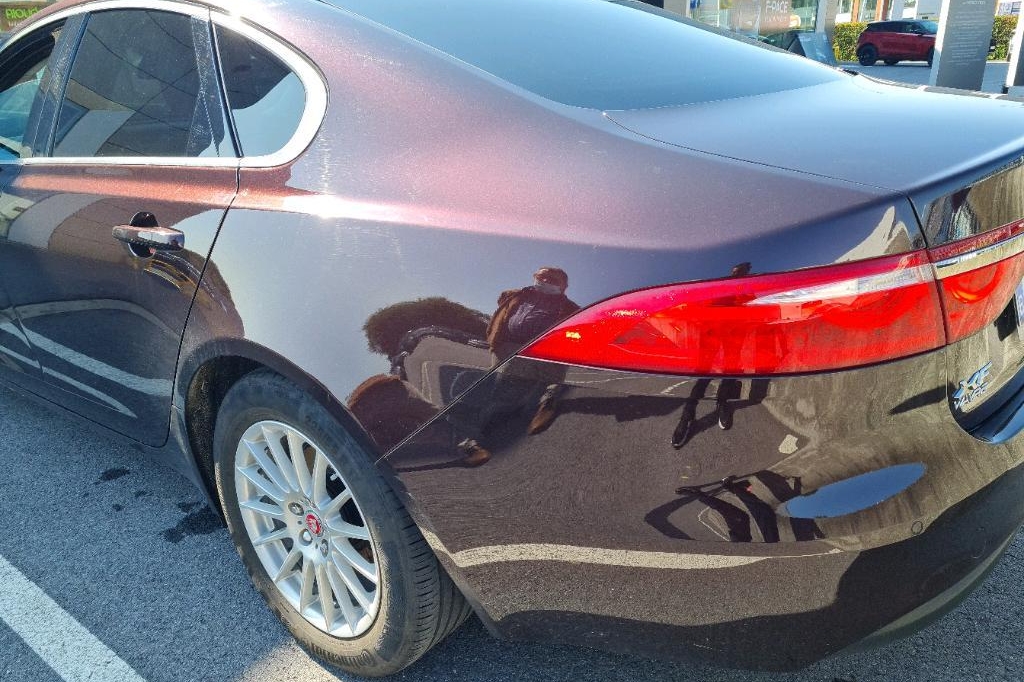 Jaguar XF 2018 фото 12