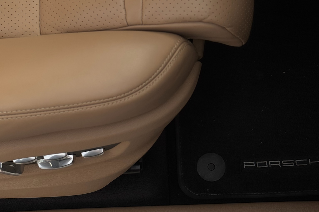 Porsche Cayenne 2019 фото Porsche Cayenne 2019 фото 15