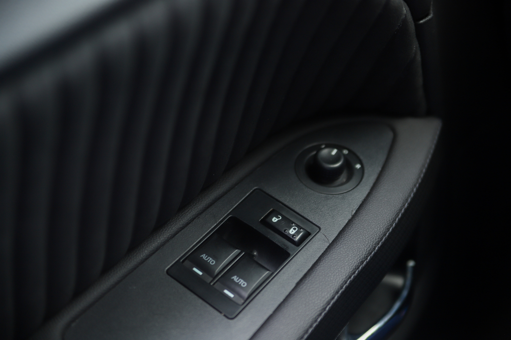 Dodge Challenger SE 2010 photo 40