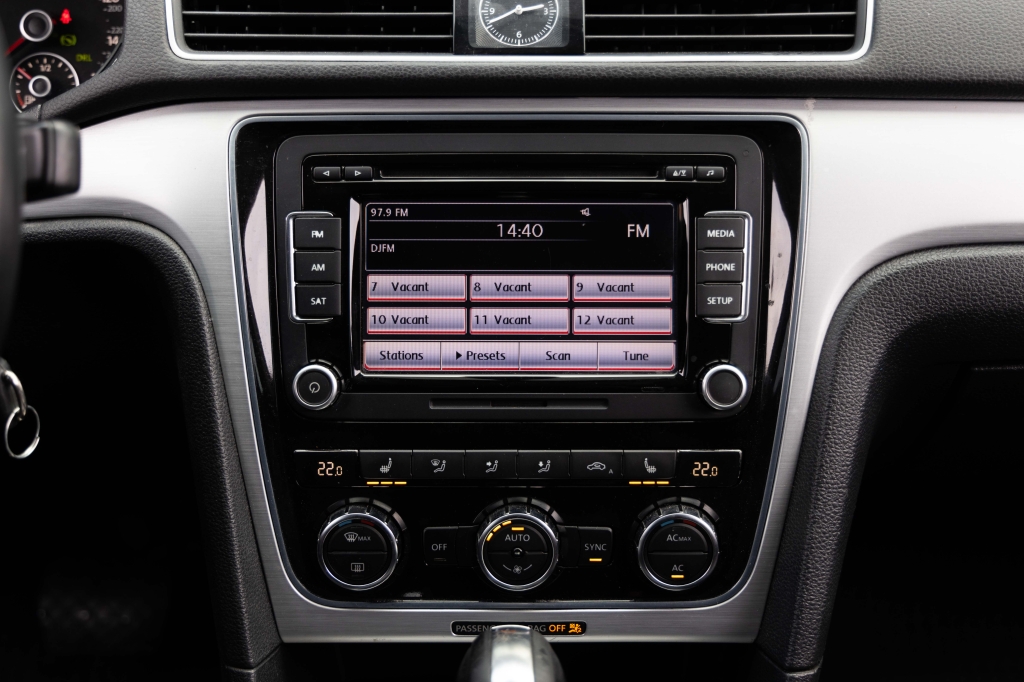 Volkswagen Passat 2012 photo 24