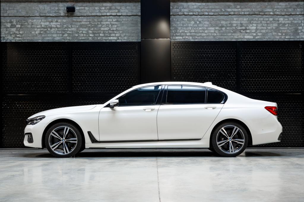 BMW 740 2016 photo 16