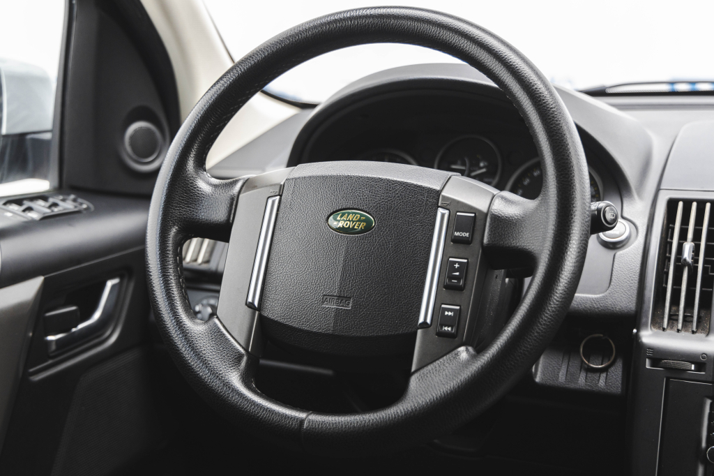 Land Rover Freelander 2010 photo 21