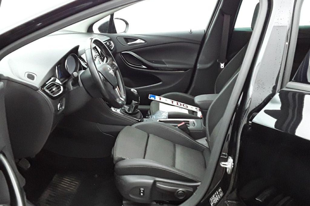 Opel Astra Sports Tourer 2017 фото 2