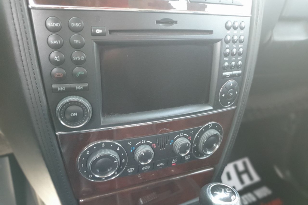 Mercedes-Benz G 500 2010 photo 19