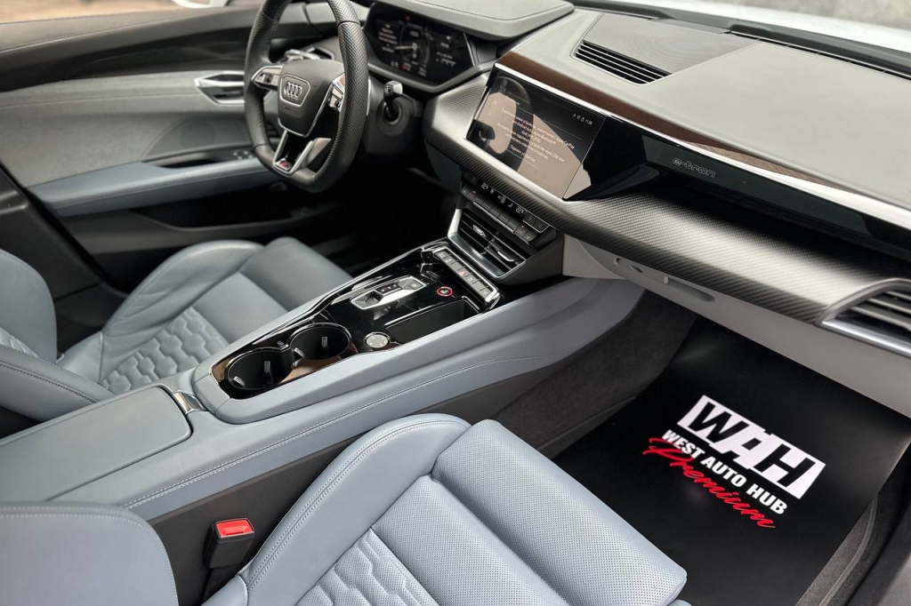 Audi RS e-tron GT 2021 фото 14