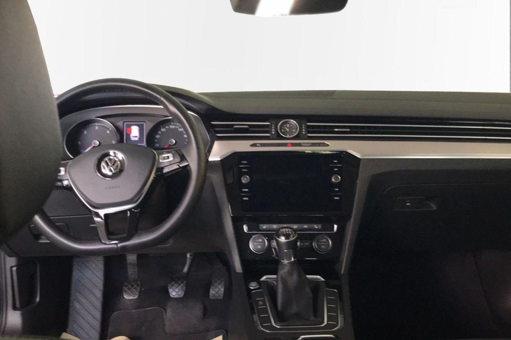 Volkswagen Passat Variant 2017 фото 2