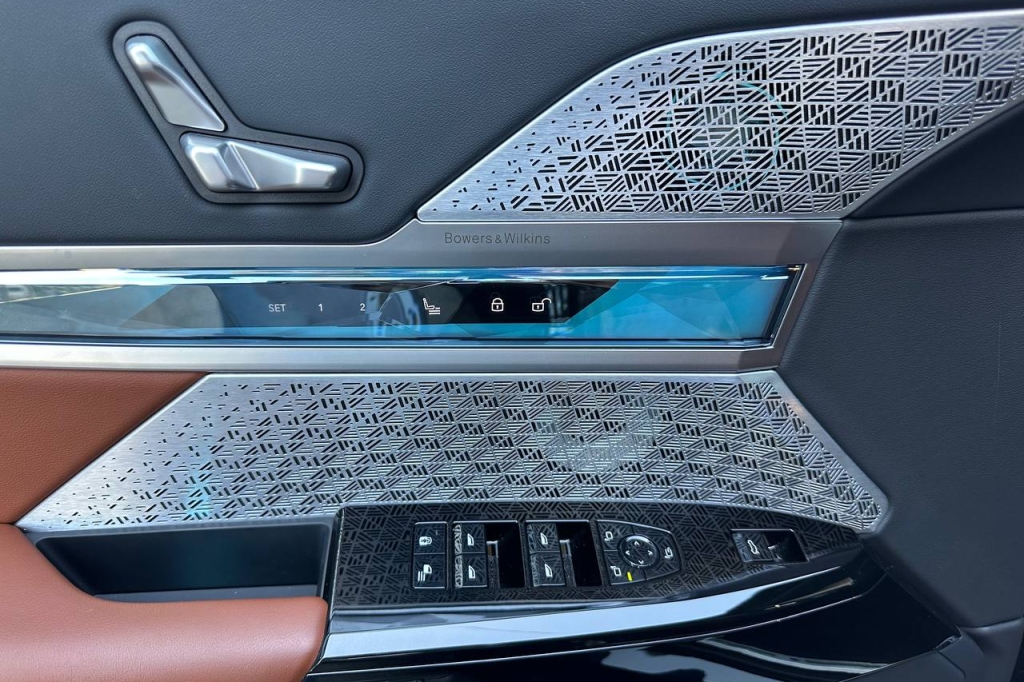 BMW 740 2023 photo 12