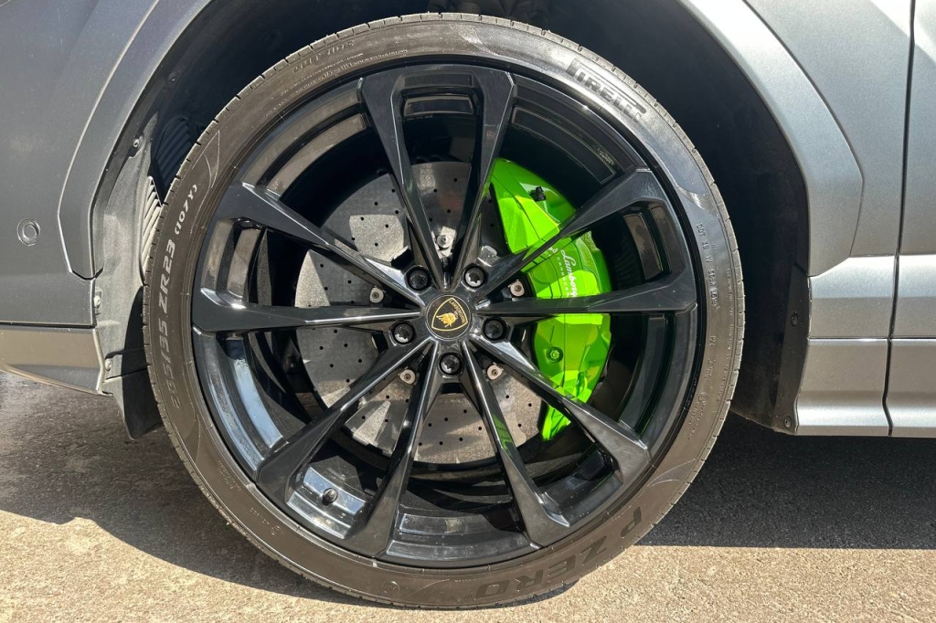 Lamborghini Urus 2019 фото Lamborghini Urus 2019 фото 24