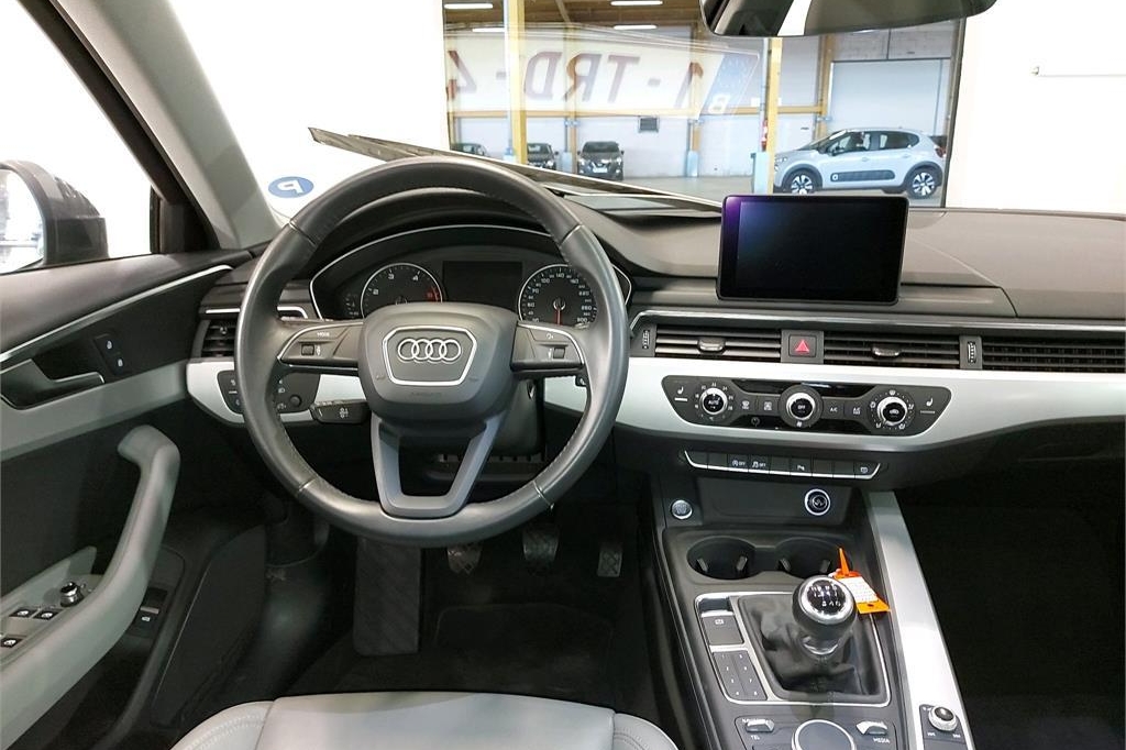 Audi A4 2018 photo 2