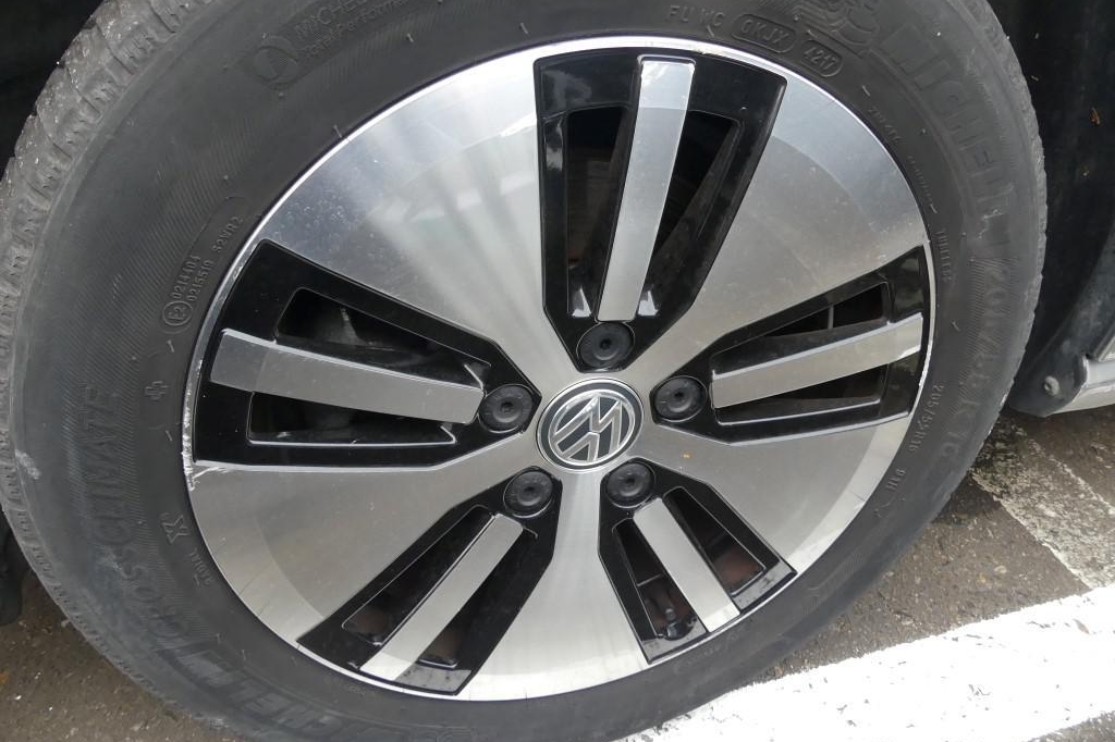 Volkswagen e-Golf 2018 фото 27