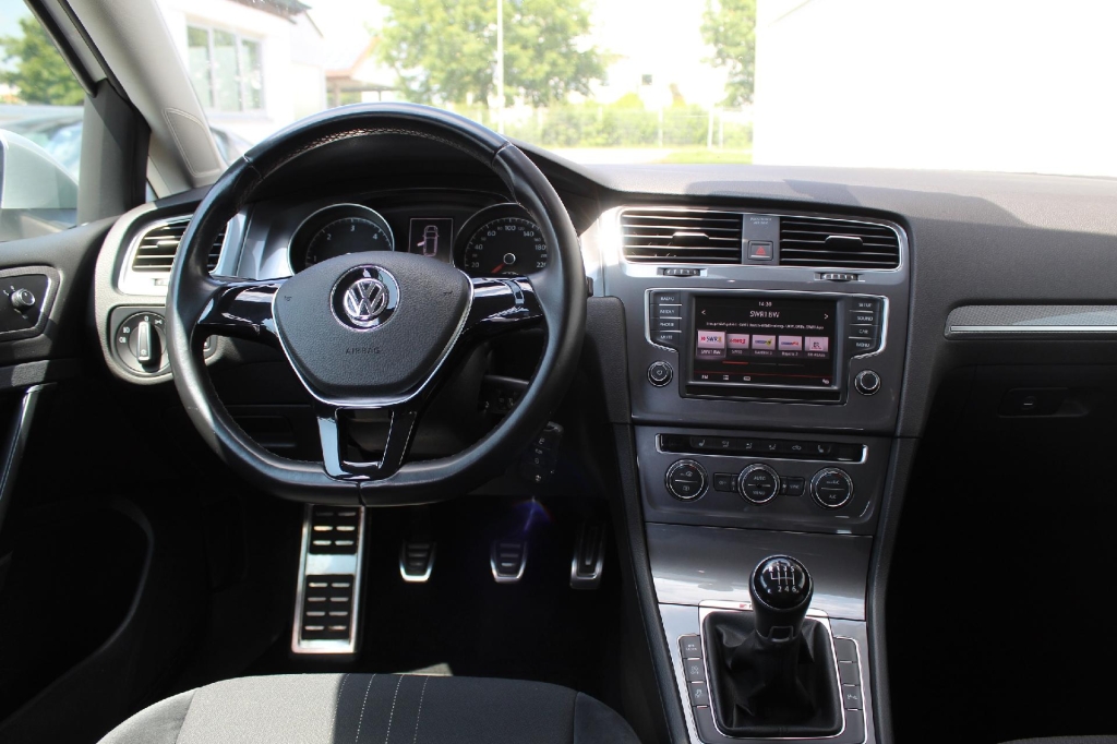 Volkswagen Golf Variant Alltrack 2015 photo 2