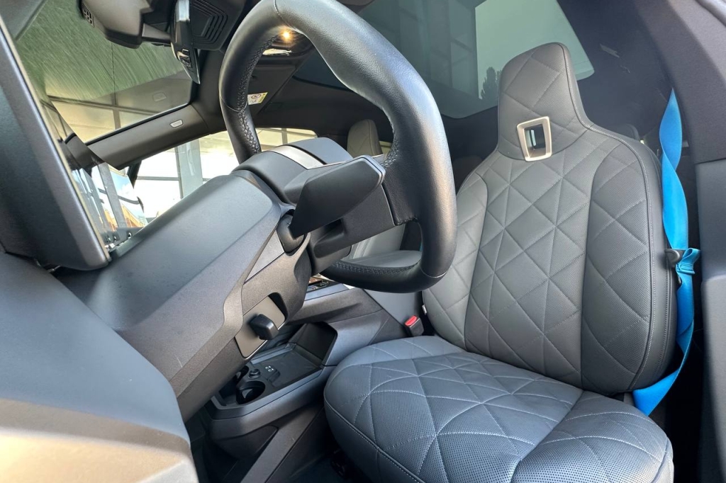 BMW iX M60 2022 фото 14