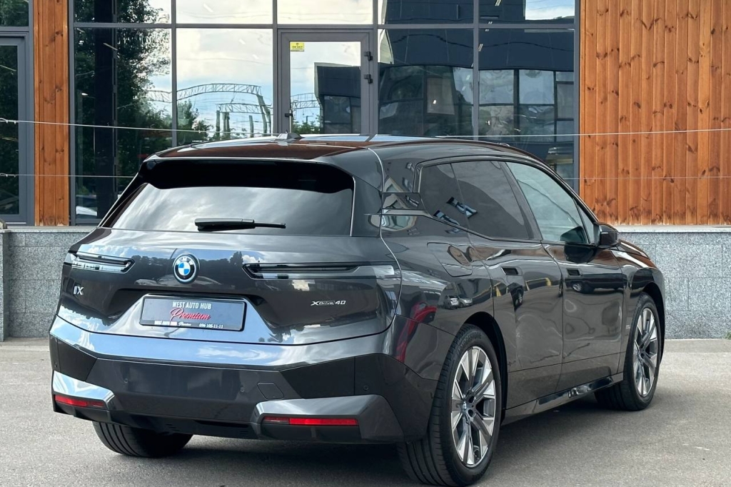 BMW iX xDrive40 2022 фото BMW iX xDrive40 2022 фото 6