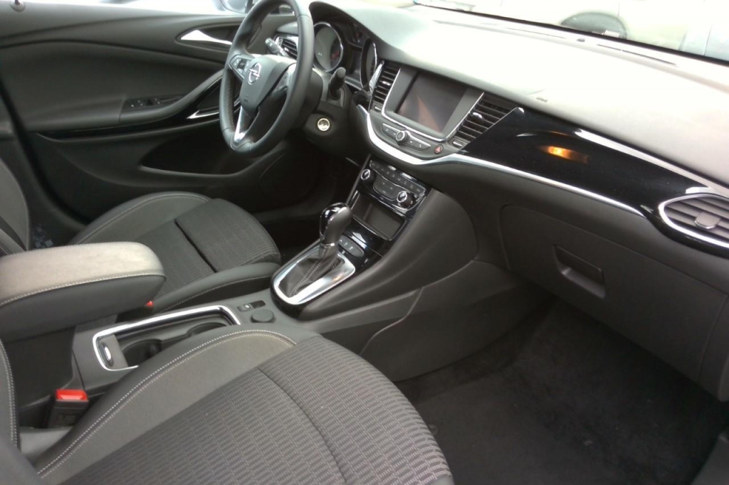 Opel Astra 2020 фото 4