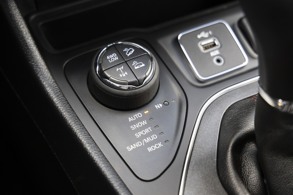 Jeep Cherokee Trailhawk Trail Rated 2019 фото 24