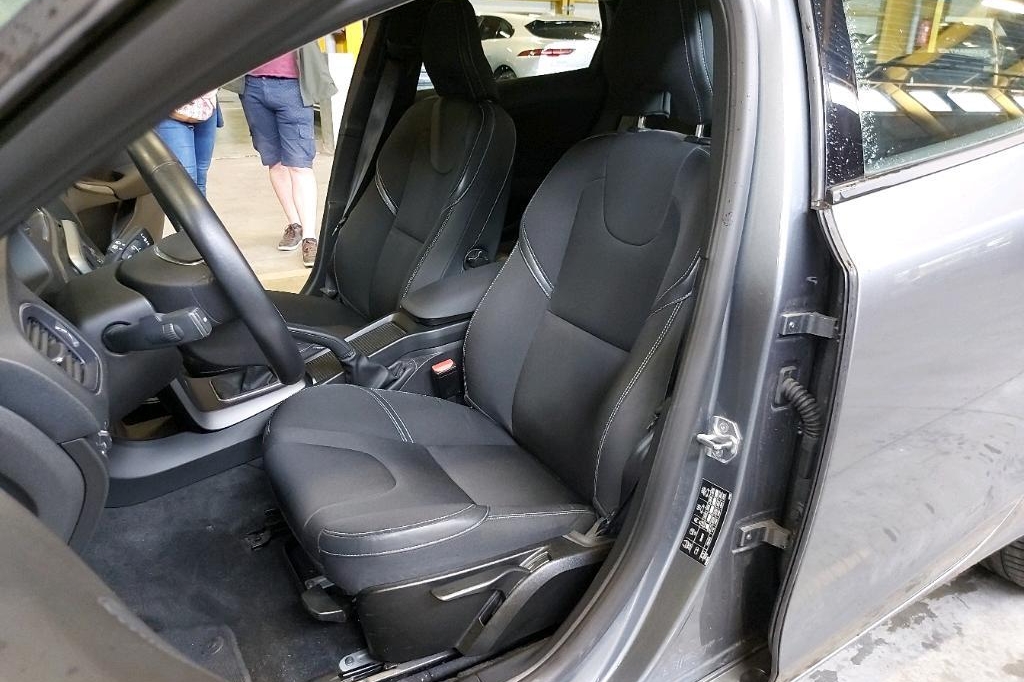 Volvo V40 2016 фото 36