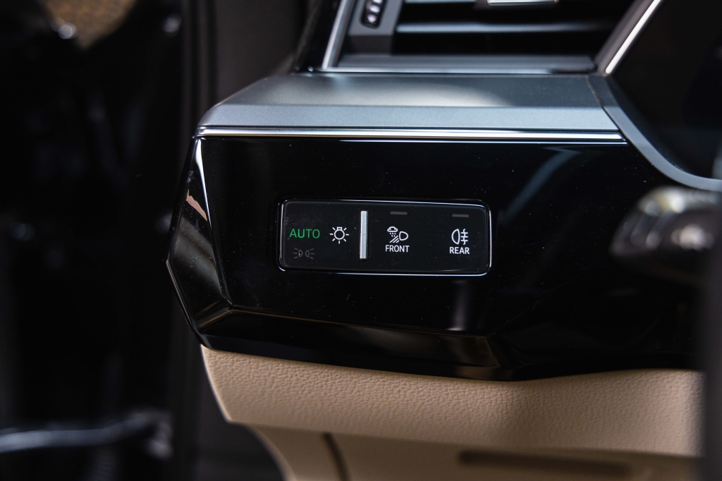 Audi e-tron 55 quattro 2019 фото Audi e-tron 55 quattro 2019 фото 20