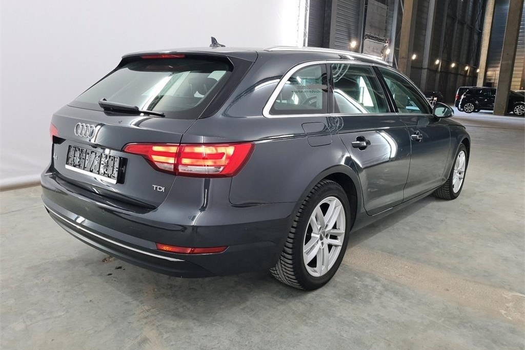 Audi A4 Avant 2016 фото 4