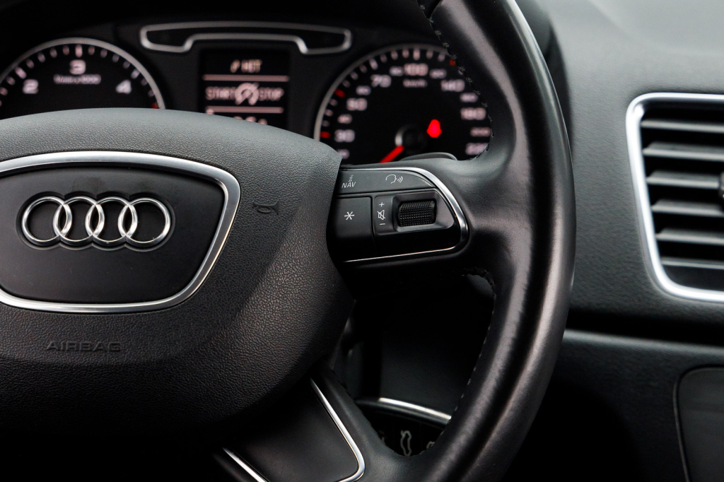 Audi Q3 2012 photo 25