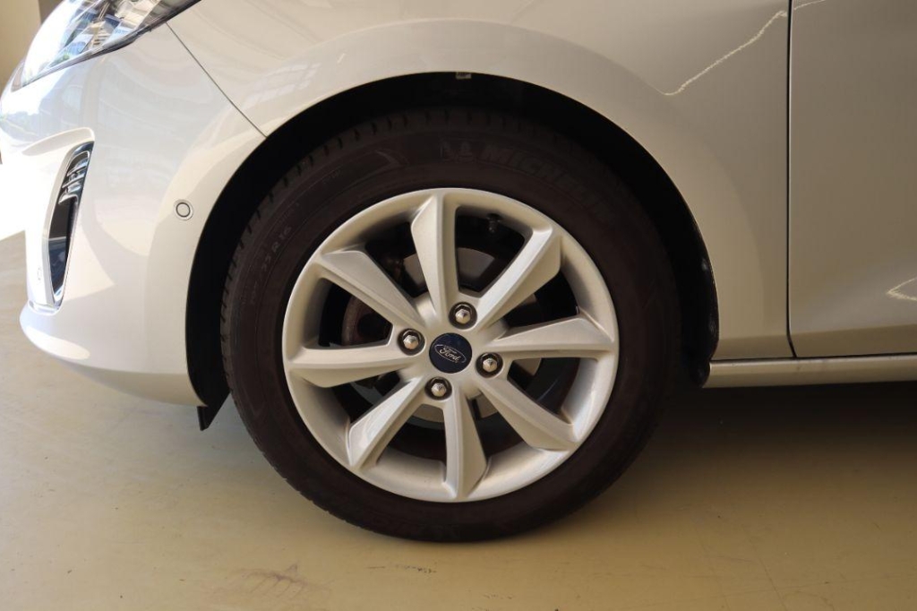 Ford Fiesta 2018 фото 8