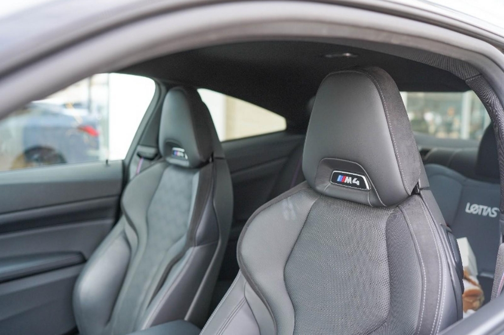 BMW M4 2021 фото 3