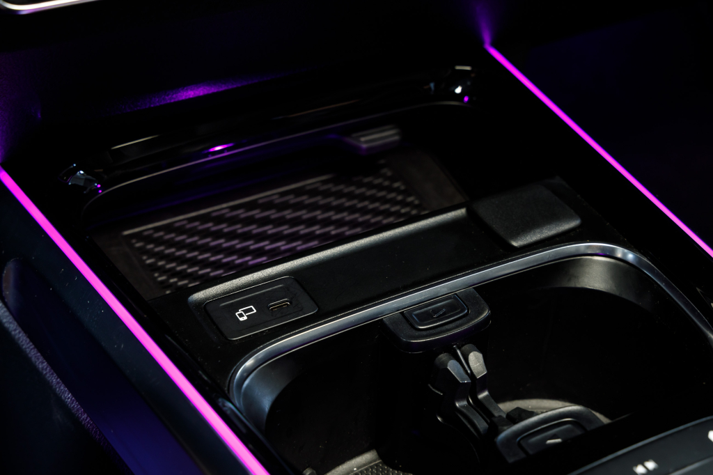 Mercedes-Benz GLB-Class 250 2020 photo 35