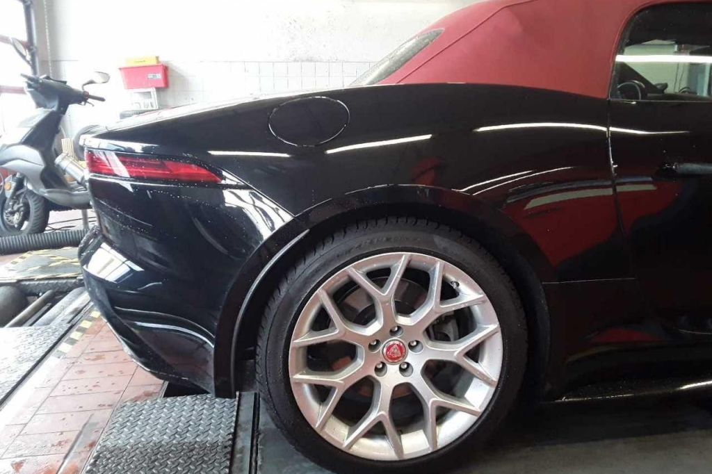 Jaguar F-Type 2017 фото 9