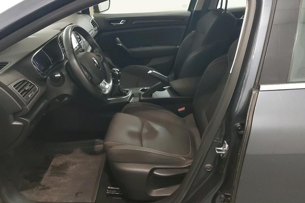 Renault Megane 2018 фото 18