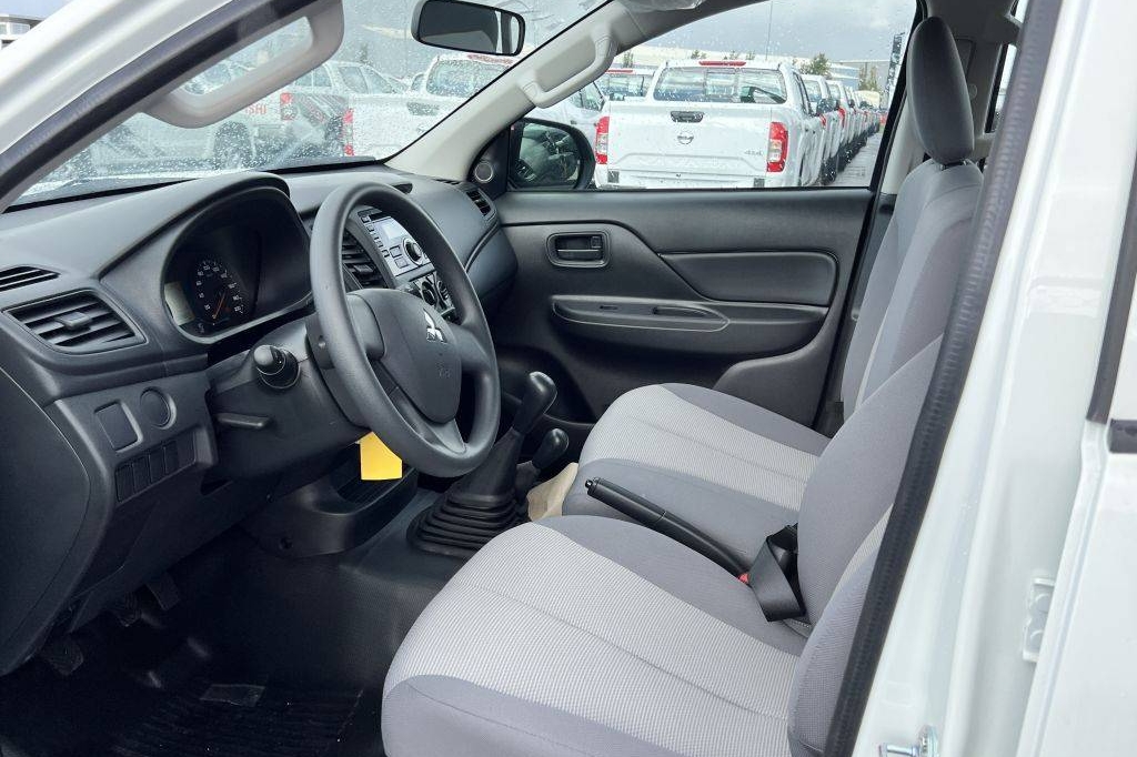 Mitsubishi L200 4x4 2.5D GL Double Cab 2023 фото Mitsubishi L200 4x4 2.5D GL Double Cab 2023 фото 9