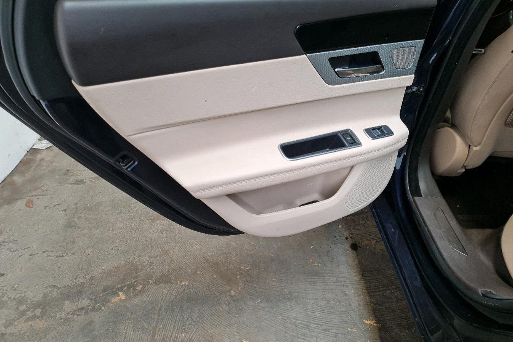 Jaguar XF Sportbrake 2018 photo 34