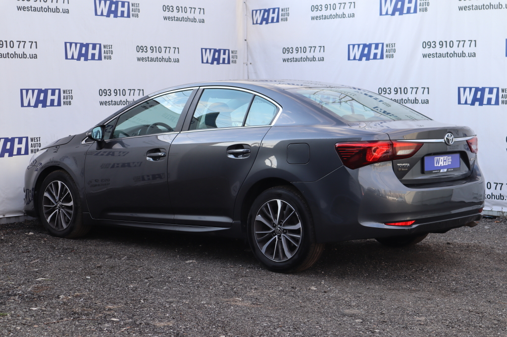 Toyota Avensis фото 3