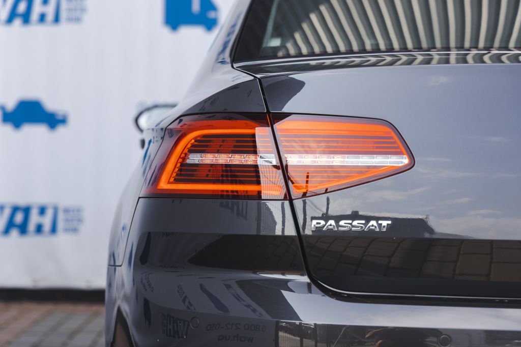 Volkswagen Passat R-Line 4Motion 2018 photo 9